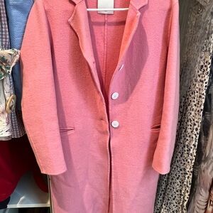 Sandro pink wool coat with two pockets, good condition